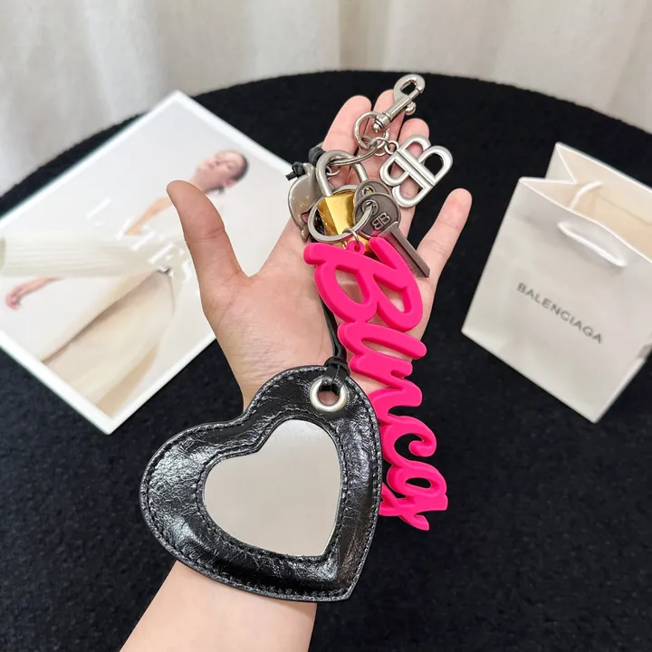 スーパーコピー バレンシアガ キーホルダー