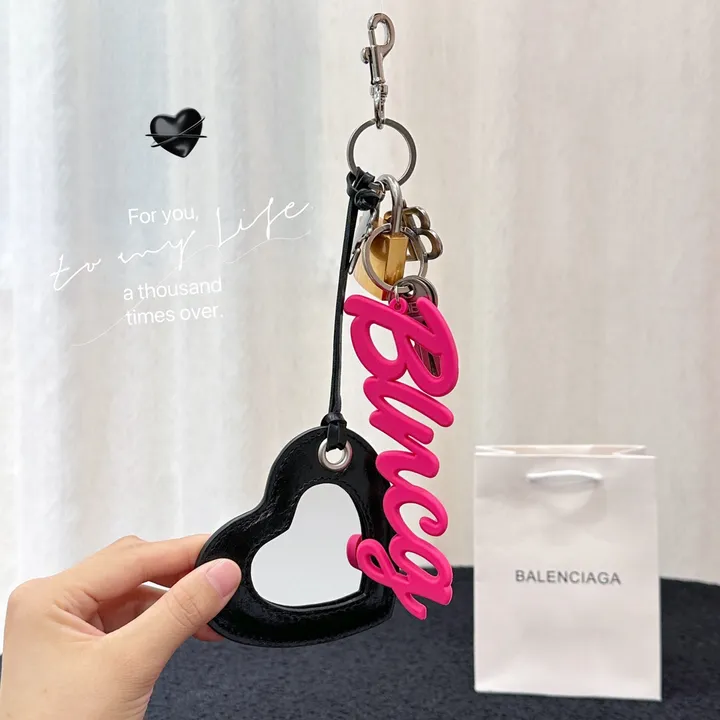 スーパーコピー バレンシアガ キーホルダー