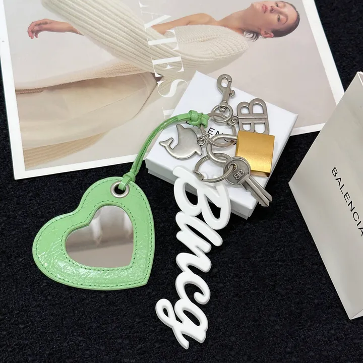 スーパーコピー バレンシアガ キーホルダー