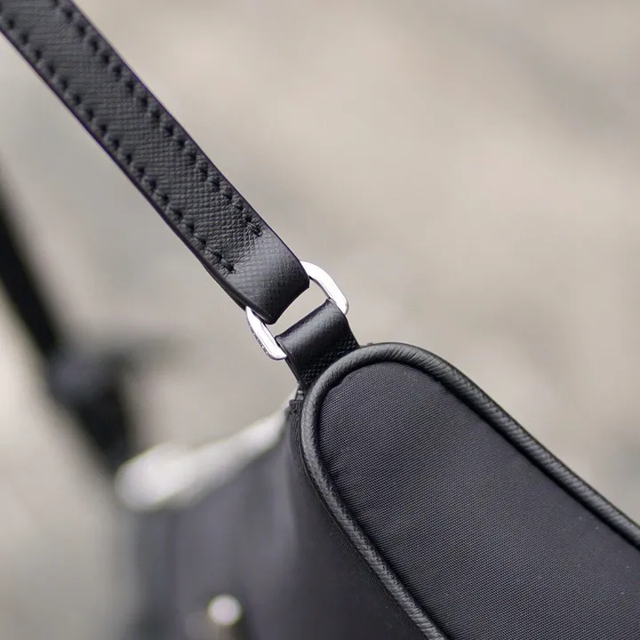 スーパーコピー プラダ キーホルダー