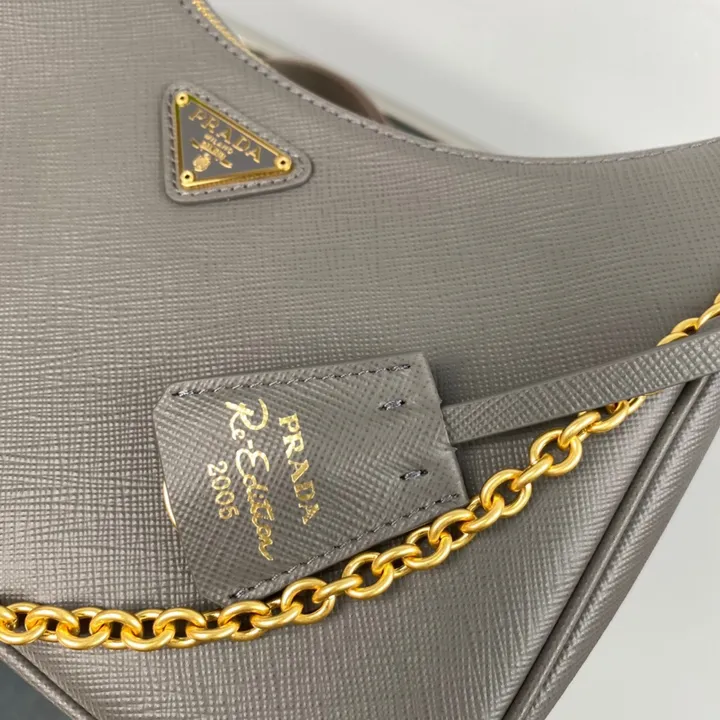 スーパーコピー プラダ キーホルダー