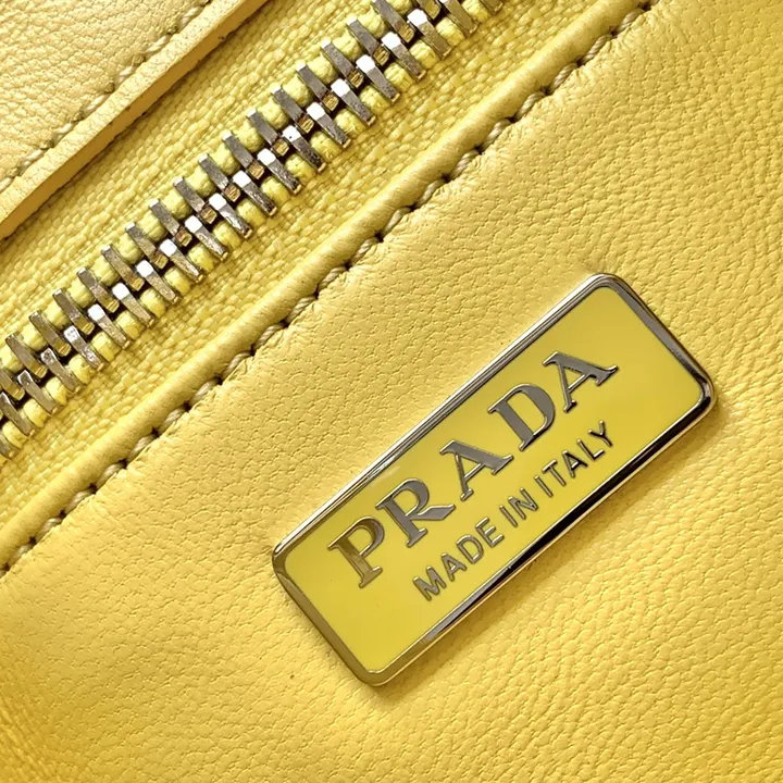 スーパーコピー バレンシアガ キーホルダー