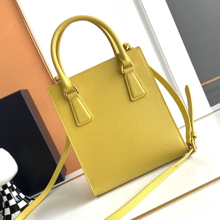 スーパーコピー プラダ キーホルダー