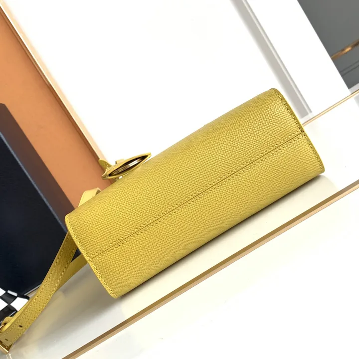 スーパーコピー プラダ キーホルダー