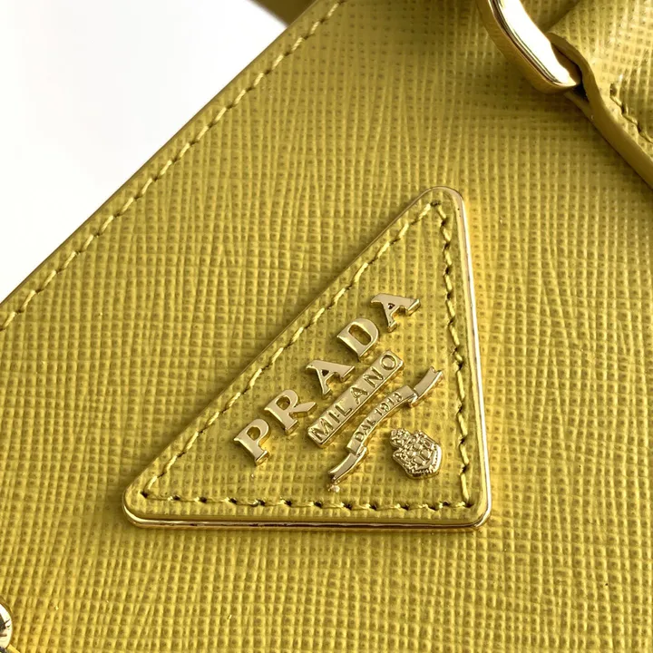 スーパーコピー プラダ キーホルダー