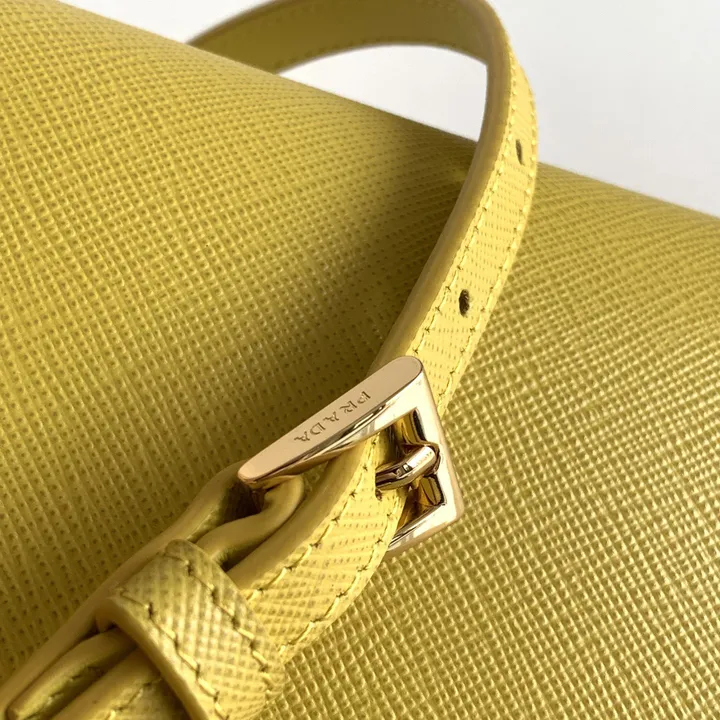 スーパーコピー プラダ キーホルダー