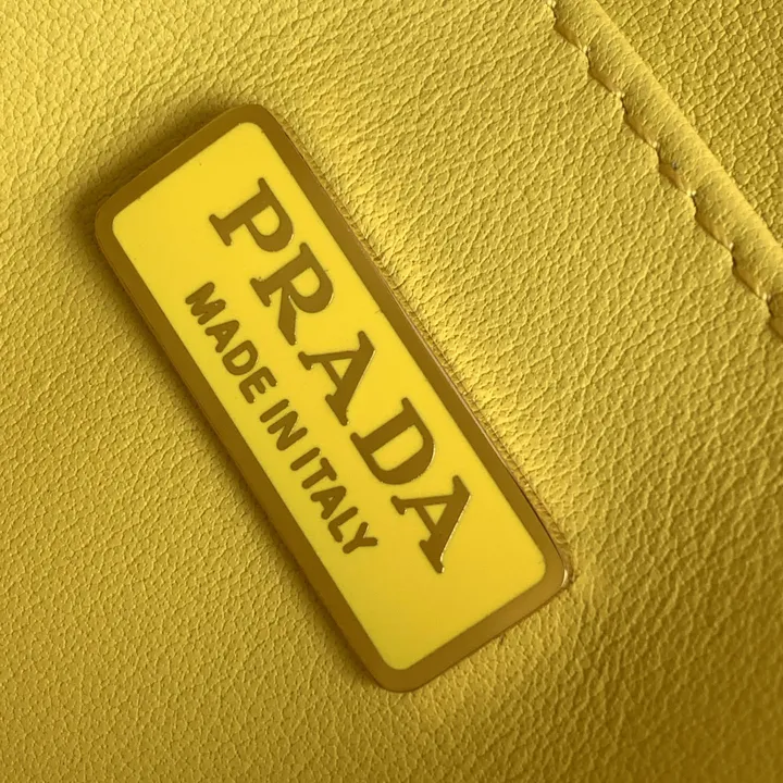 スーパーコピー プラダ キーホルダー