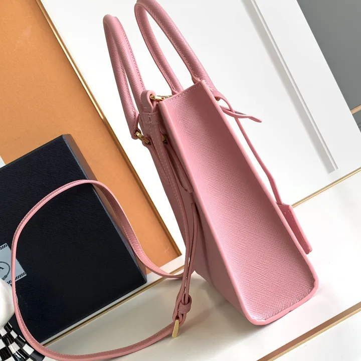 スーパーコピー バレンシアガ キーホルダー