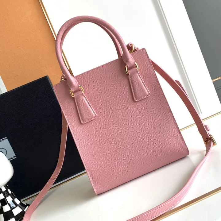 スーパーコピー バレンシアガ キーホルダー