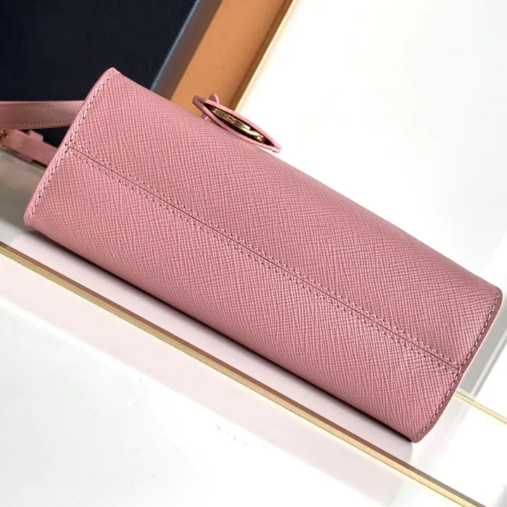 スーパーコピー バレンシアガ キーホルダー