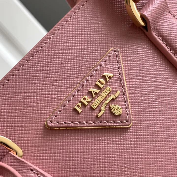 スーパーコピー バレンシアガ キーホルダー