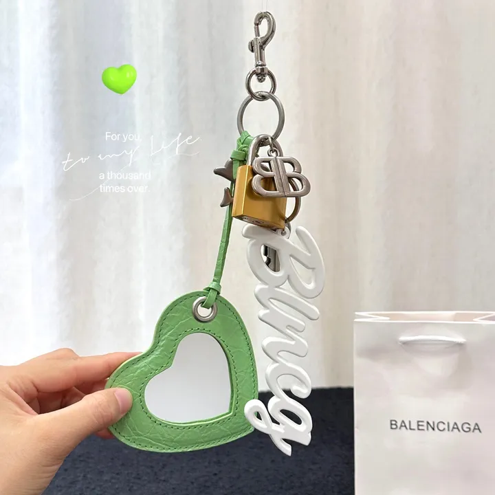 スーパーコピー バレンシアガ キーホルダー