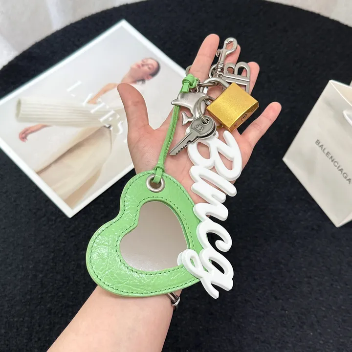 スーパーコピー バレンシアガ キーホルダー