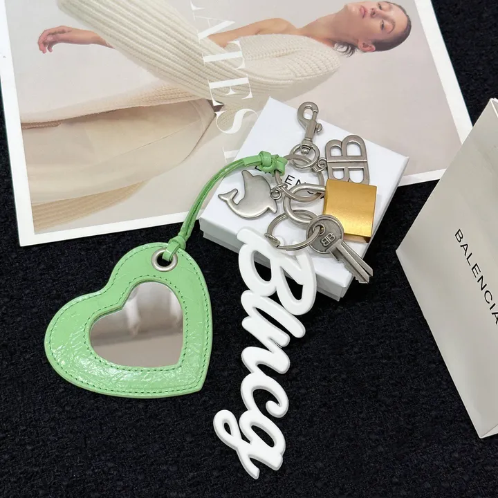スーパーコピー バレンシアガ キーホルダー