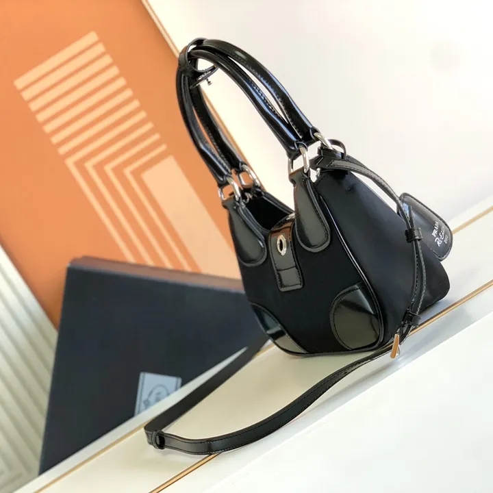 スーパーコピー バレンシアガ キーホルダー