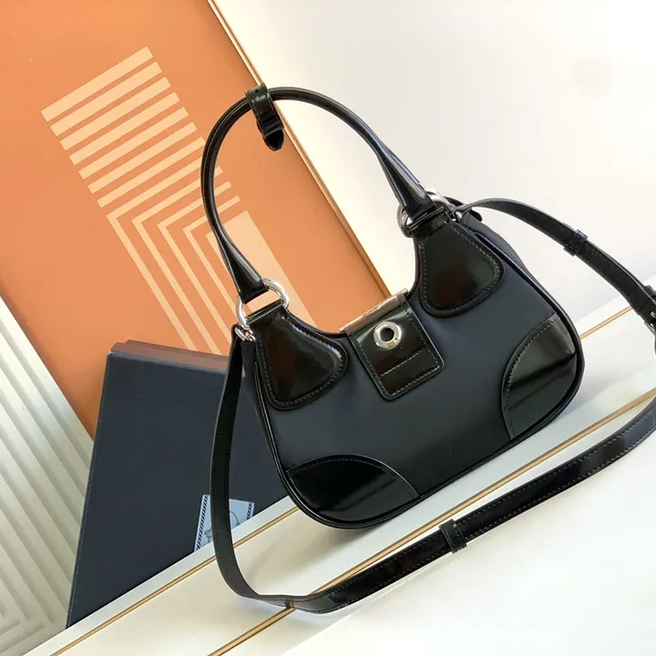 スーパーコピー バレンシアガ キーホルダー