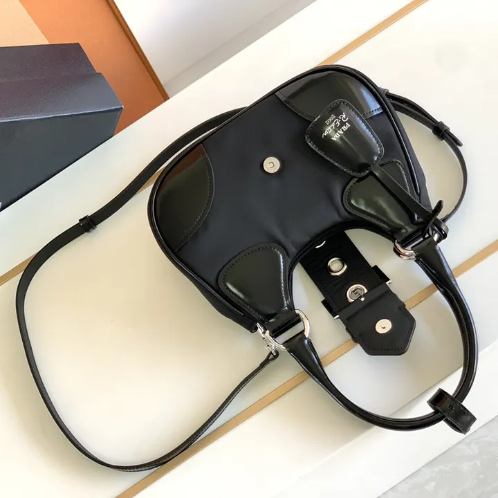 スーパーコピー バレンシアガ キーホルダー