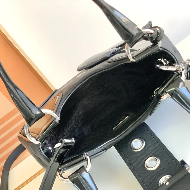 スーパーコピー バレンシアガ キーホルダー