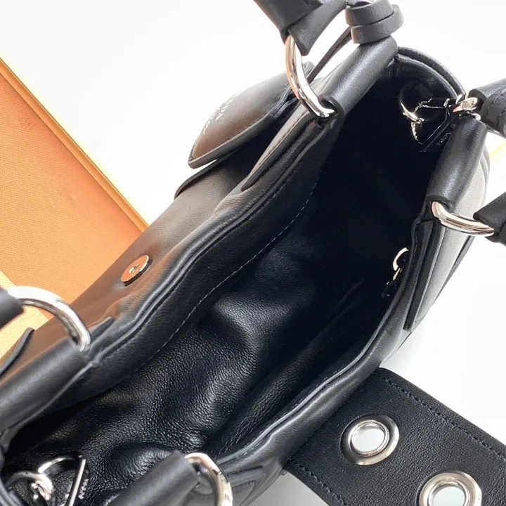 スーパーコピー プラダ キーホルダー