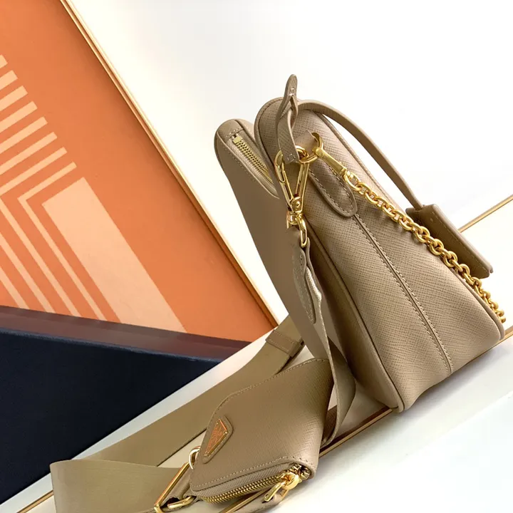 スーパーコピー バレンシアガ キーホルダー