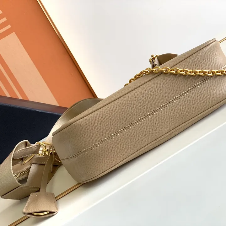 スーパーコピー バレンシアガ キーホルダー