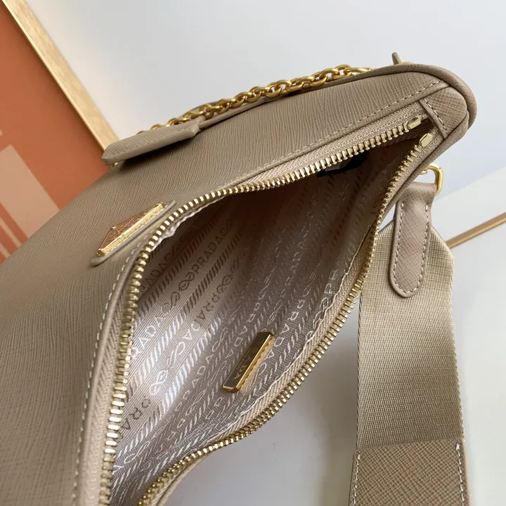 スーパーコピー バレンシアガ キーホルダー