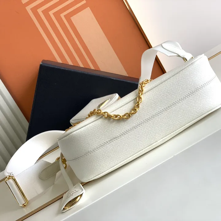 スーパーコピー バレンシアガ キーホルダー