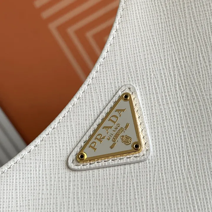 スーパーコピー バレンシアガ キーホルダー