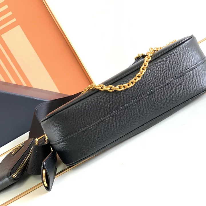 スーパーコピー バレンシアガ キーホルダー