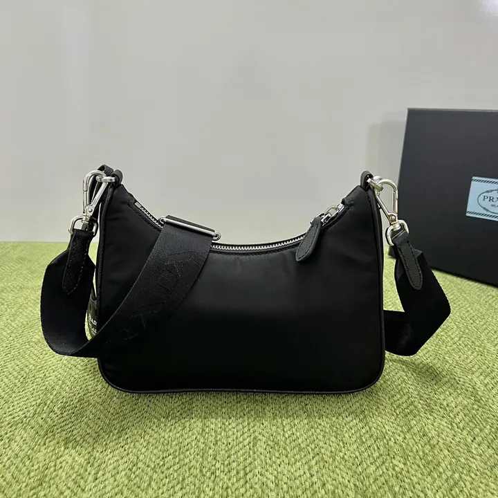 スーパーコピー プラダ キーホルダー