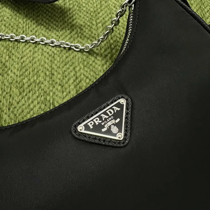 スーパーコピー プラダ キーホルダー