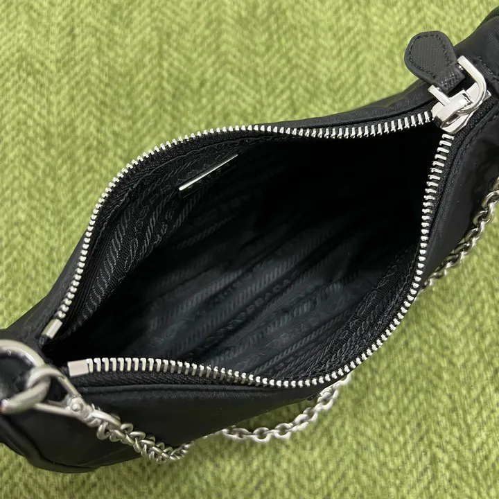 スーパーコピー プラダ キーホルダー