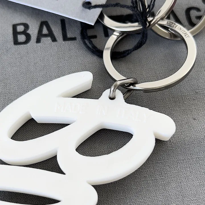 スーパーコピー バレンシアガ キーホルダー