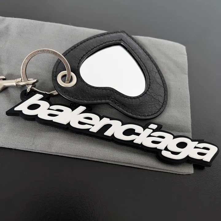 スーパーコピー バレンシアガ キーホルダー