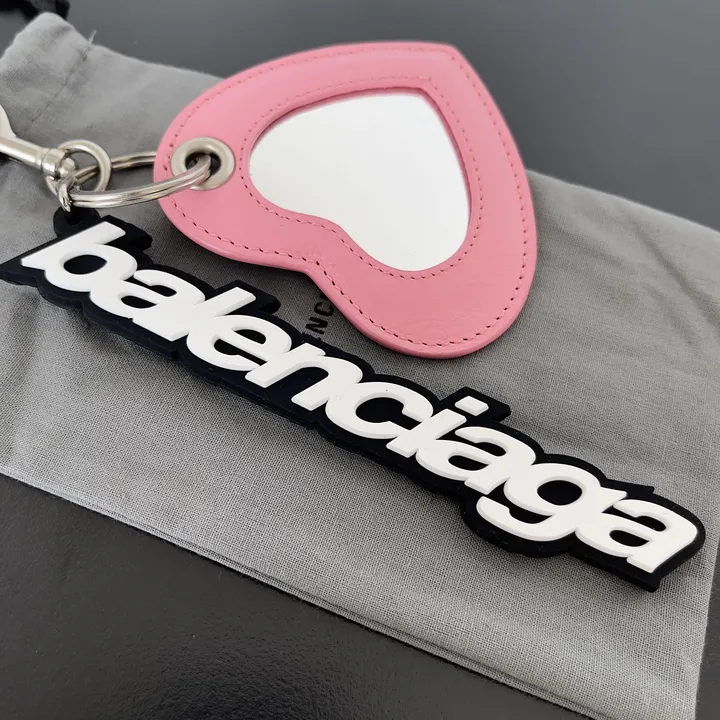 スーパーコピー バレンシアガ キーホルダー