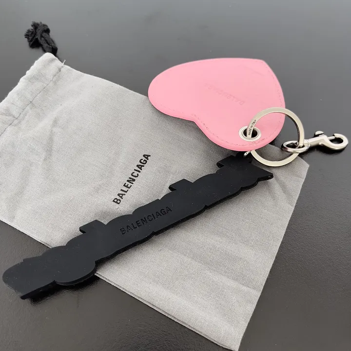 スーパーコピー バレンシアガ キーホルダー