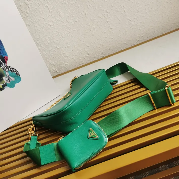 スーパーコピー プラダ キーホルダー