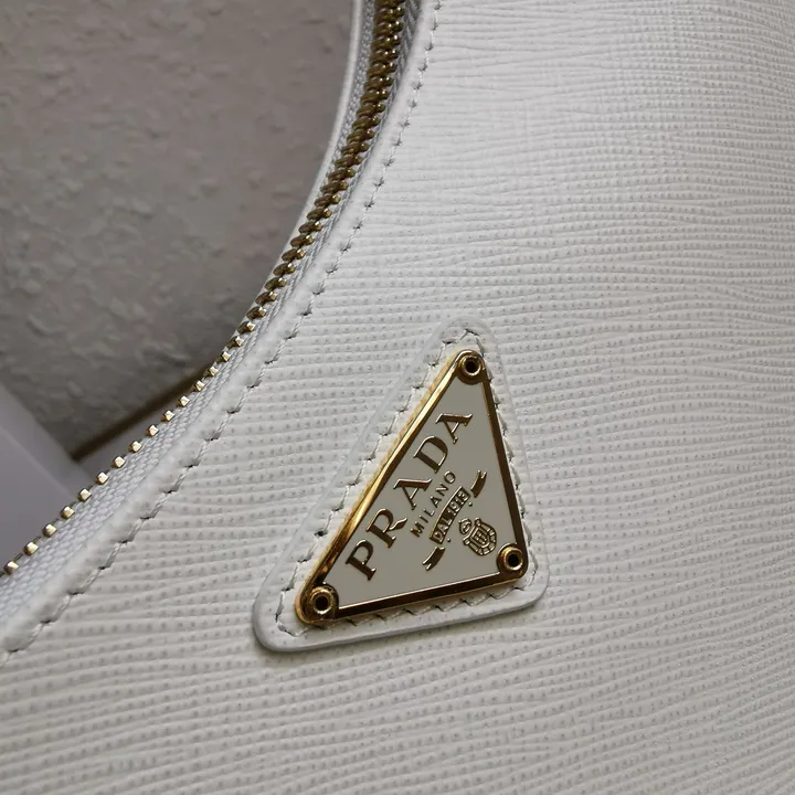 スーパーコピー プラダ キーホルダー