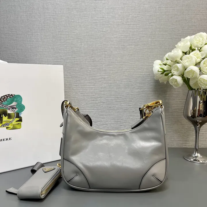 スーパーコピー プラダ キーホルダー