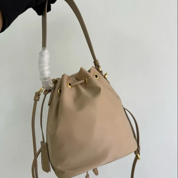 スーパーコピー プラダ キーホルダー