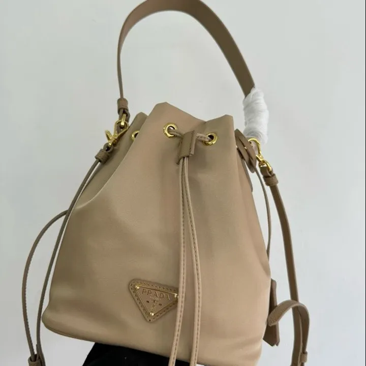 スーパーコピー プラダ キーホルダー