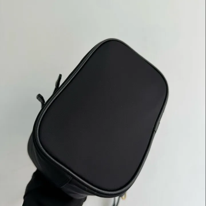 スーパーコピー プラダ キーホルダー