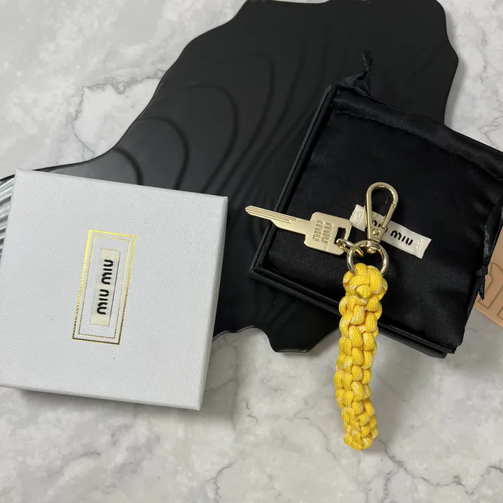 スーパーコピー ミュウミュウ キーホルダー