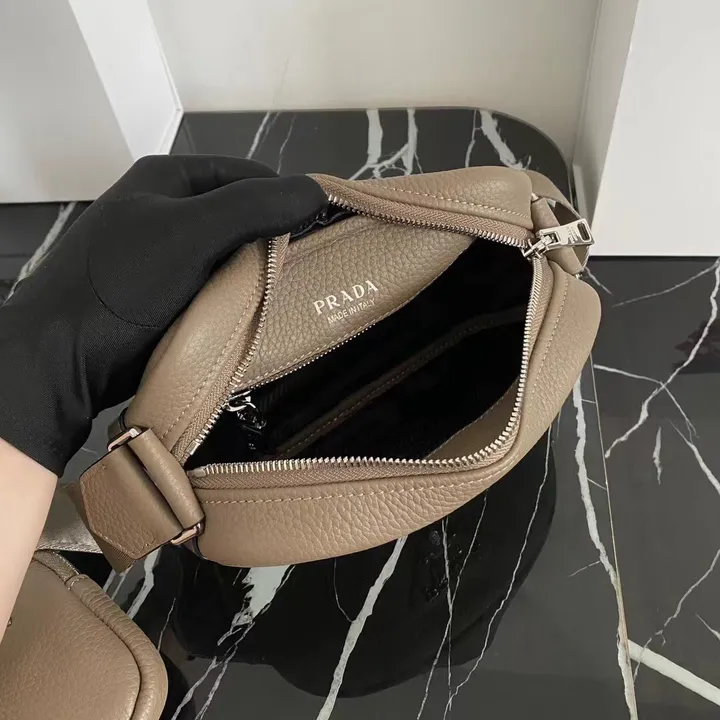 スーパーコピー プラダ キーホルダー