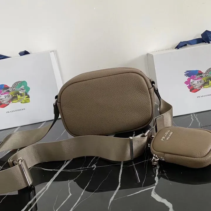 スーパーコピー プラダ キーホルダー