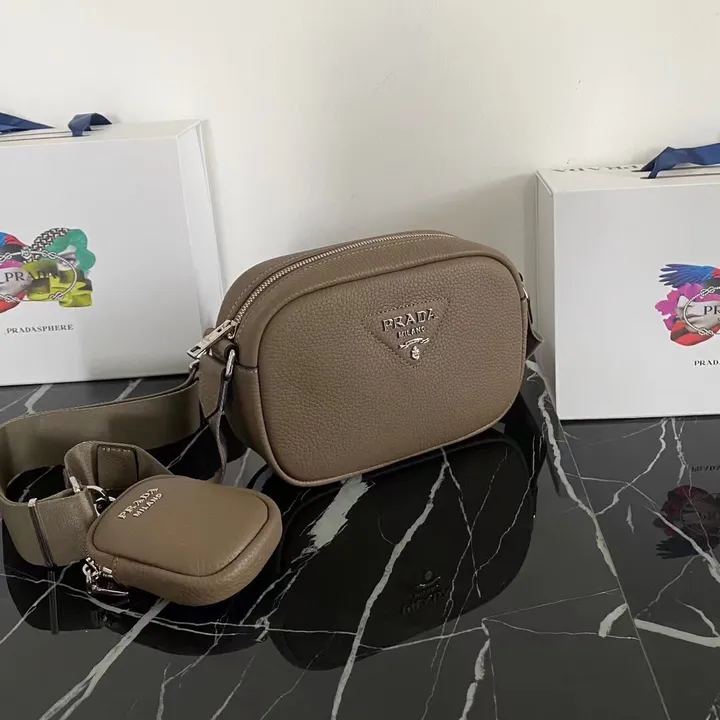 スーパーコピー プラダ キーホルダー