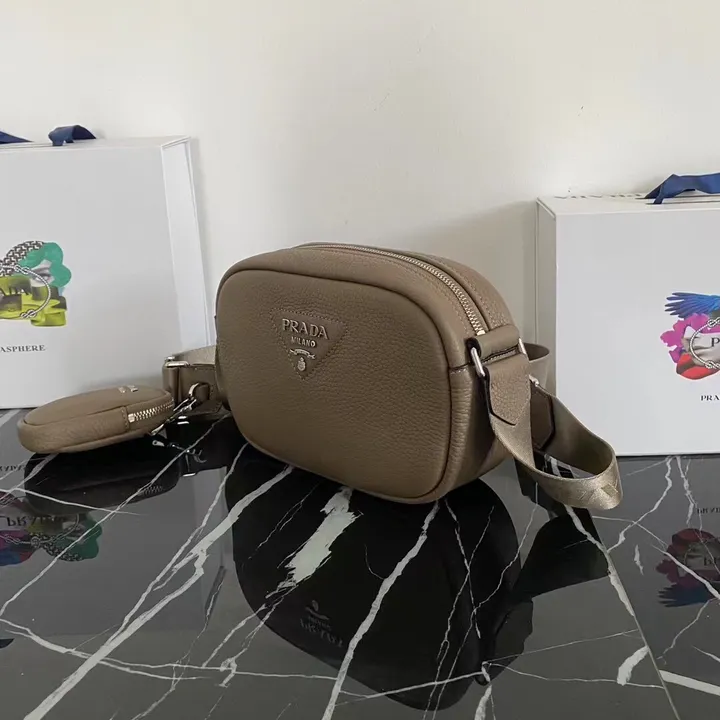 スーパーコピー プラダ キーホルダー