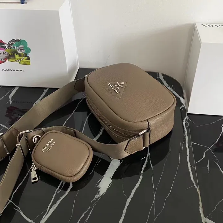 スーパーコピー プラダ キーホルダー