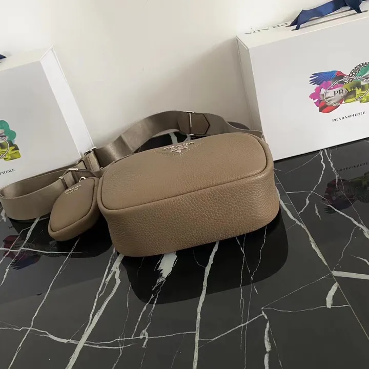 スーパーコピー プラダ キーホルダー