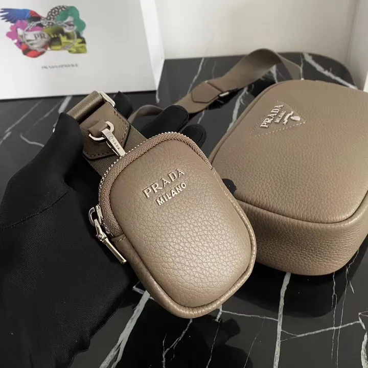 スーパーコピー プラダ キーホルダー